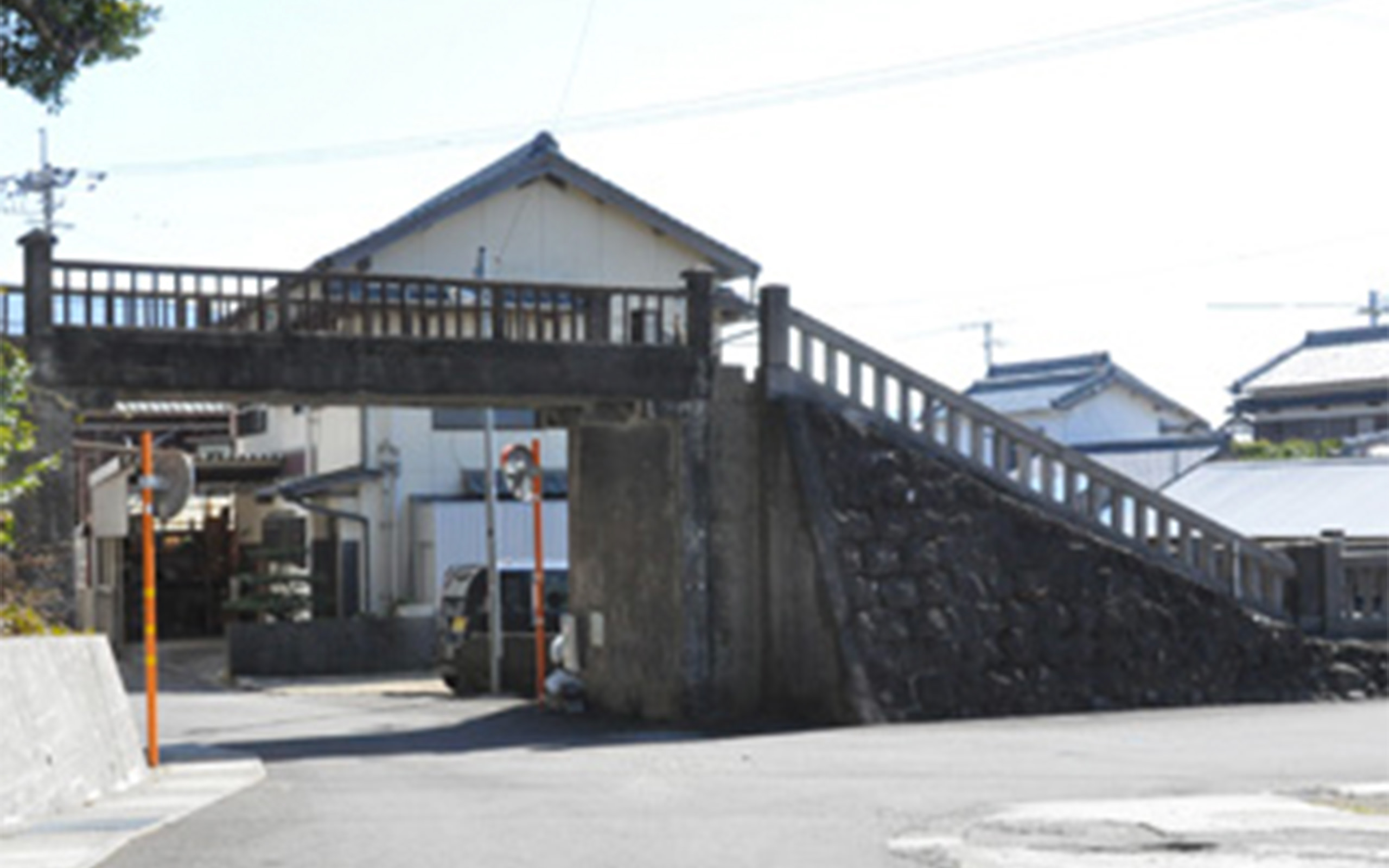 八幡山跨線橋写真